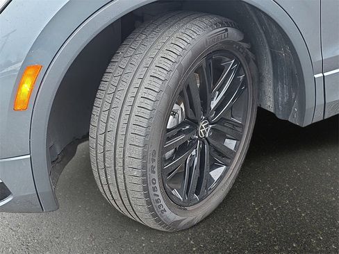 Used 2022 Volkswagen Tiguan SE R-Line image 36