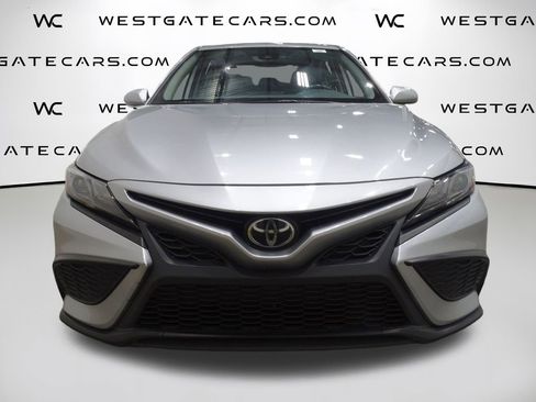 Used 2023 Toyota Camry SE image 4
