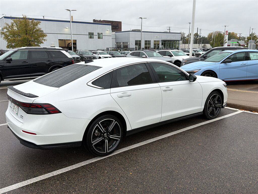 Used 2024 Honda Accord Sport image 8