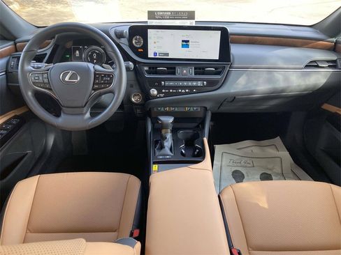 Used 2025 Lexus ES 300h w/ Premium Package image 10