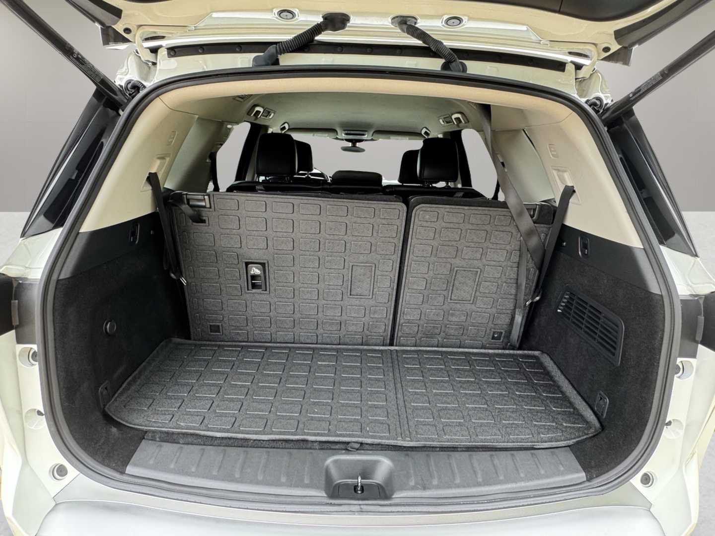 Used 2023 Nissan Pathfinder SL AWD/4WD image 41