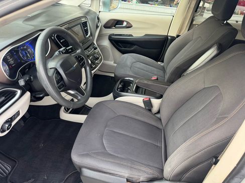 Used 2018 Chrysler Pacifica Touring Plus FWD image 10