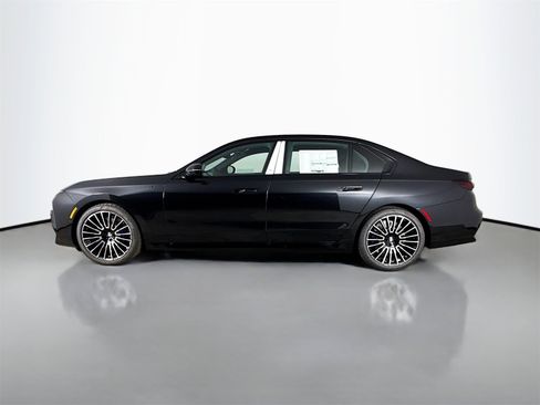 New 2026 BMW 740i w/ Premium Package image 4