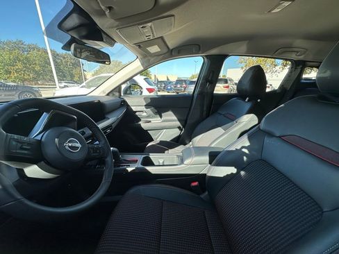 Used 2025 Nissan Kicks SR image 11