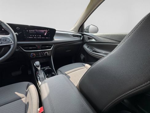 Used 2025 Buick Encore GX Preferred FWD image 23