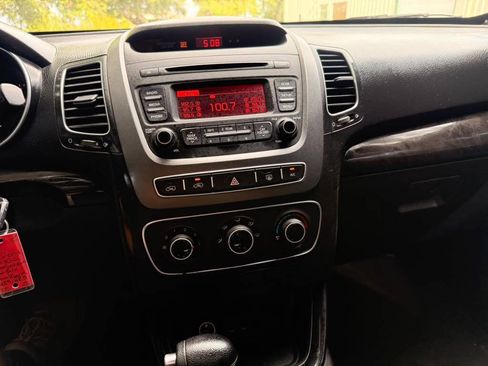 Used 2014 Kia Sorento LX FWD image 16