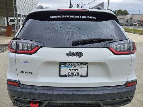 Used 2019 Jeep Cherokee Trailhawk image 4
