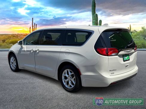 Used 2019 Chrysler Pacifica Touring Plus w/ Tire & Wheel Group FWD image 7