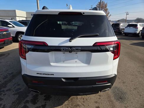 Used 2023 GMC Acadia SLE w/ Driver Convenience Package image 5