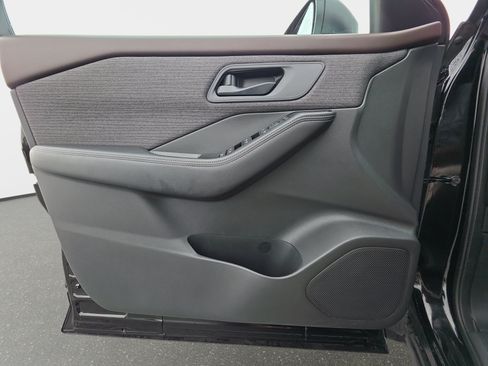 Used 2021 Nissan Rogue S AWD/4WD image 25