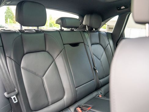 Certified 2025 Porsche Macan image 21