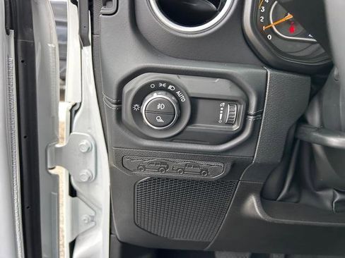 New 2025 Jeep Gladiator Sport image 24