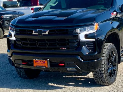 Used 2025 Chevrolet Silverado 1500 LT Trail Boss w/ Convenience Package II AWD/4WD image 9