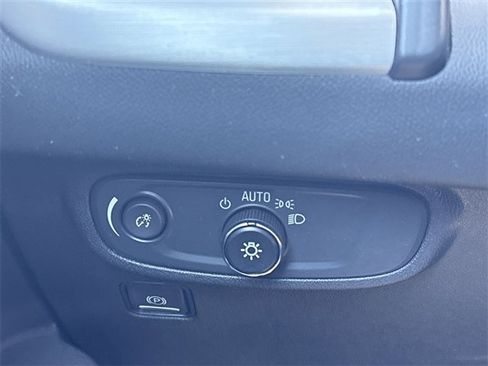 Used 2023 GMC Terrain SLE w/ Driver Convenience Package image 17