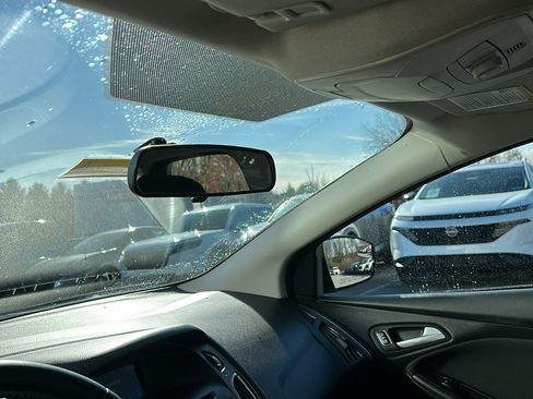 Used 2015 Ford Focus SE w/ Equipment Group 201A image 24