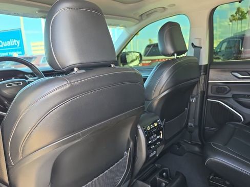Used 2022 Jeep Grand Cherokee L Limited w/ Luxury Tech Group II AWD/4WD image 12