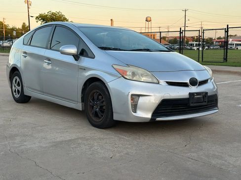 Used 2014 Toyota Prius Three FWD image 3