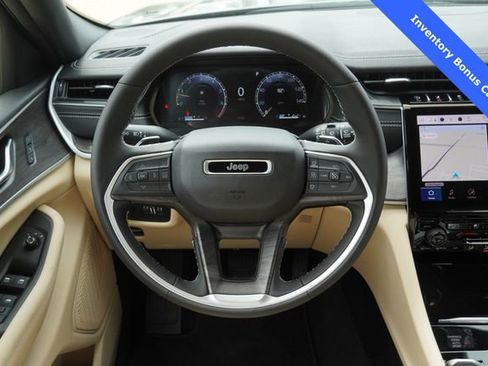 New 2025 Jeep Grand Cherokee L Limited w/ Luxury Tech Group II AWD/4WD image 17