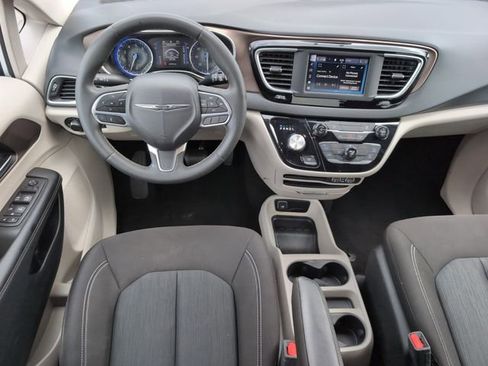 Used 2023 Chrysler Voyager LX FWD image 27