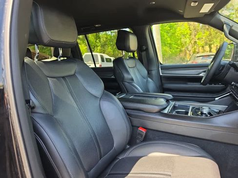 Used 2024 Jeep Wagoneer Series II w/ Flexible Seating Group image 25