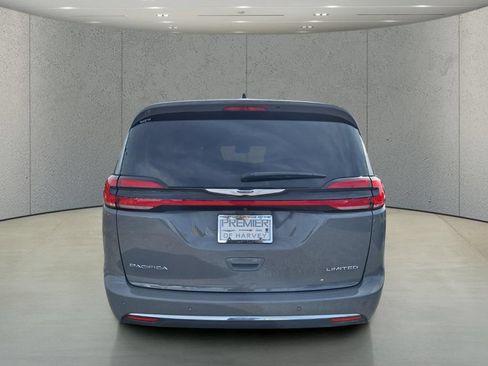 Used 2023 Chrysler Pacifica Limited FWD image 4