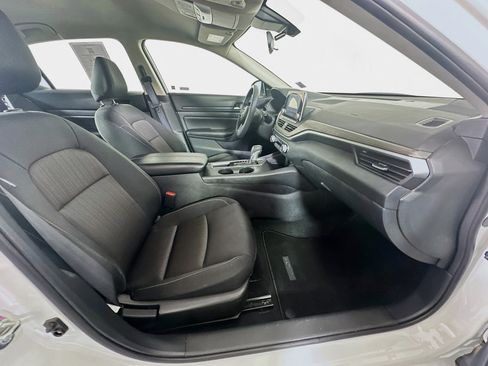 Used 2025 Nissan Altima 2.5 SV FWD image 29