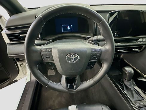 Used 2025 Toyota Camry SE image 18