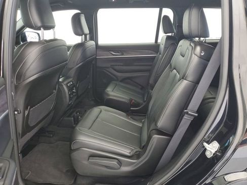 Used 2025 Jeep Grand Cherokee L Limited w/ Black Appearance Package image 15