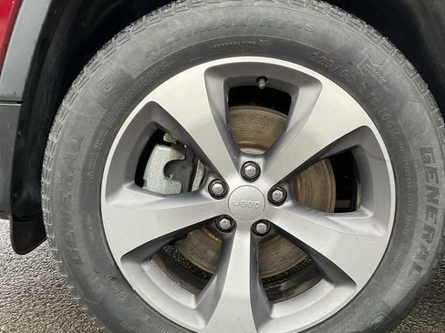 Used 2021 Jeep Cherokee Limited image 13