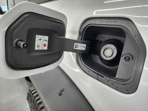 Used 2023 Ford Bronco Badlands w/ Sasquatch Package image 32