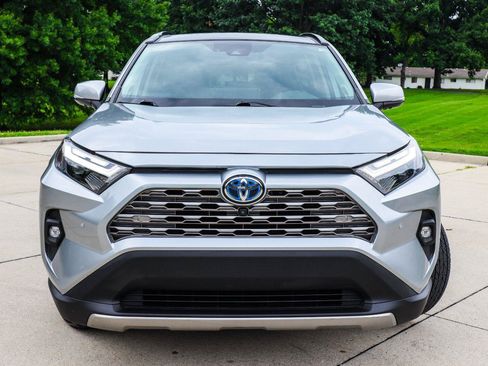 Used 2022 Toyota RAV4 Limited AWD/4WD image 18