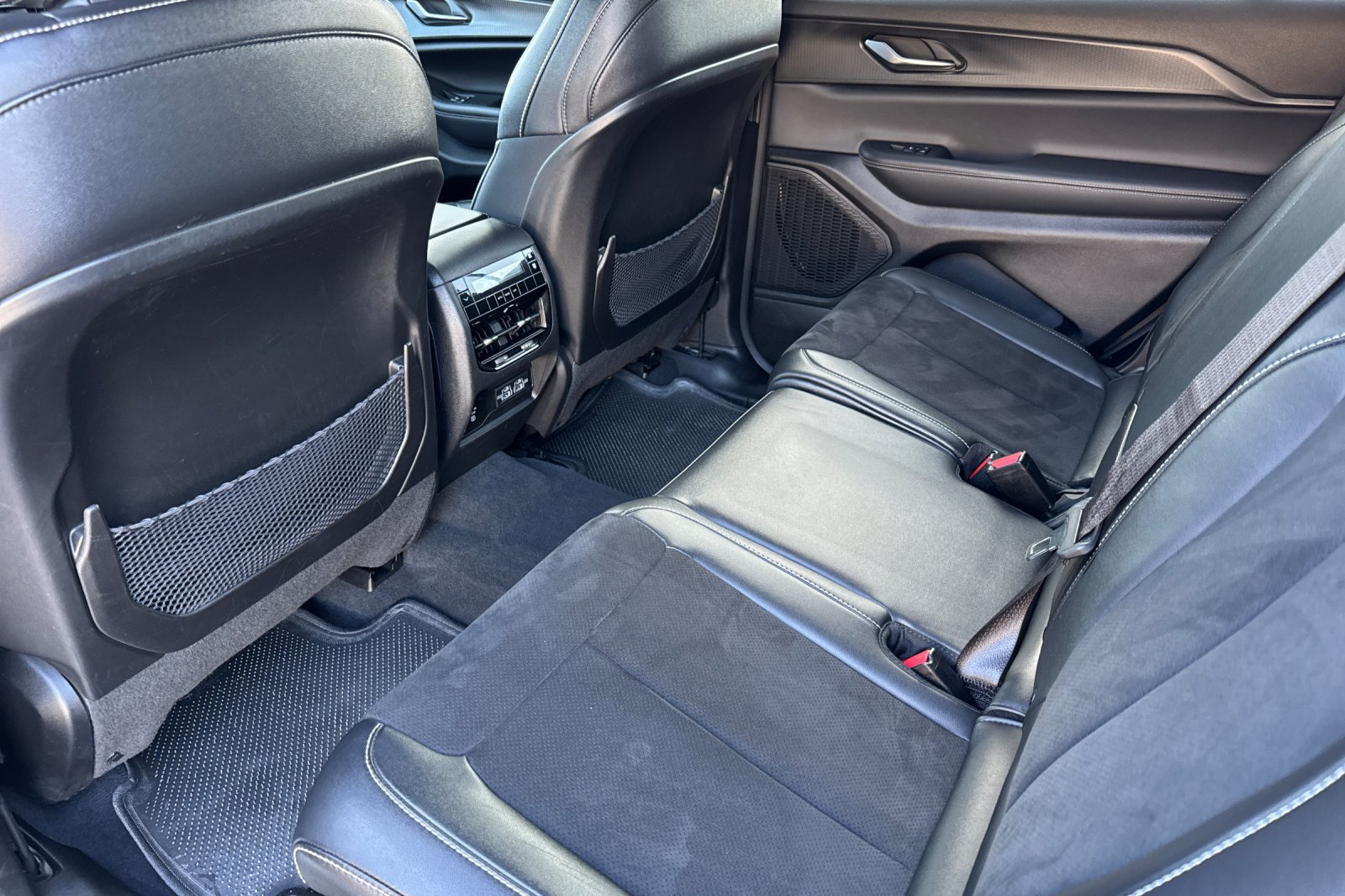 Used 2023 Jeep Grand Cherokee L Laredo AWD/4WD image 14