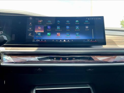 Used 2023 BMW i7 xDrive60 w/ Executive Package 2 AWD/4WD image 15