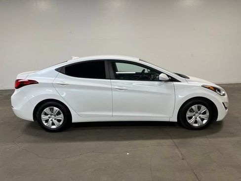 Used 2016 Hyundai Elantra SE FWD image 2