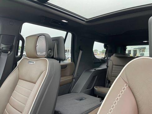 Used 2026 GMC Yukon Denali Ultimate w/ LPO, Floor Liner Package AWD/4WD image 17