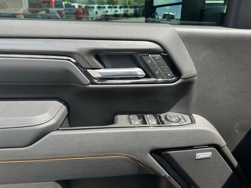 Used 2025 GMC Sierra 2500 AT4 w/ AT4 Premium Plus Package AWD/4WD image 22
