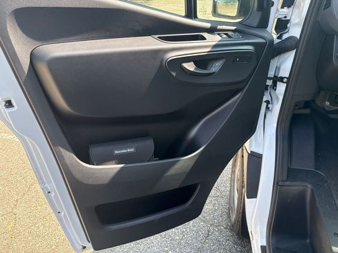 Used 2025 Mercedes-Benz Sprinter 2500 image 15