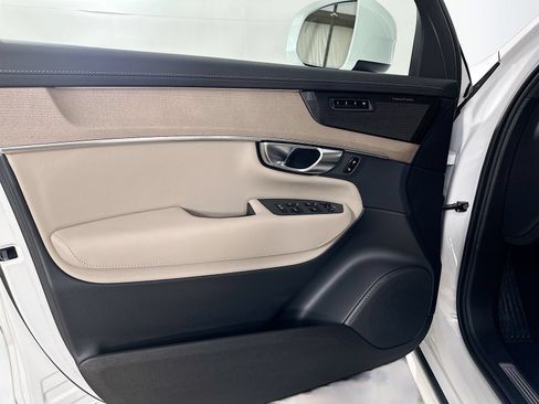 Used 2026 Volvo XC90 T8 Plus w/ Protection Package Premier AWD/4WD image 16