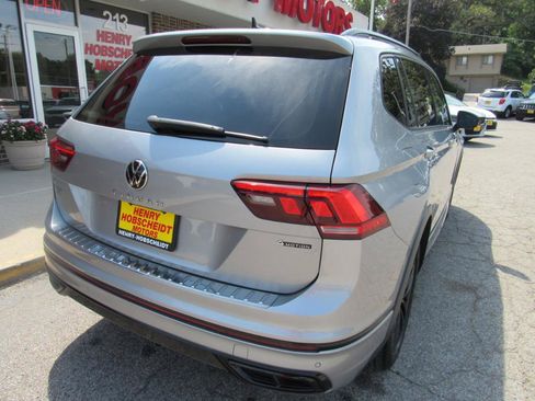 Used 2022 Volkswagen Tiguan SE R-Line AWD/4WD image 12