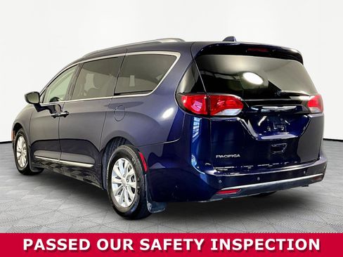 Used 2018 Chrysler Pacifica Touring-L FWD image 4