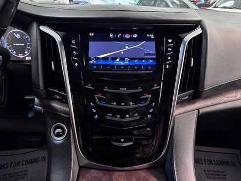 Used 2015 Cadillac Escalade ESV Luxury AWD/4WD image 26