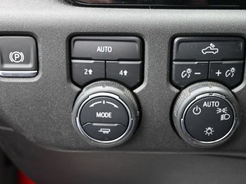 Used 2025 Chevrolet Silverado 1500 LT AWD/4WD image 37