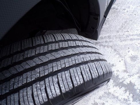 Used 2022 Subaru Ascent Premium w/ Convenience Package image 2