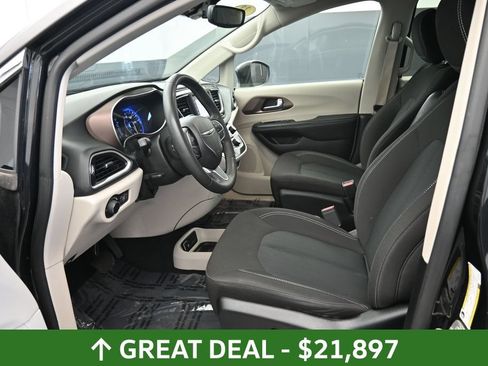 Used 2023 Chrysler Voyager LX FWD image 15
