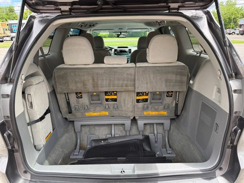Used 2011 Toyota Sienna LE FWD image 7