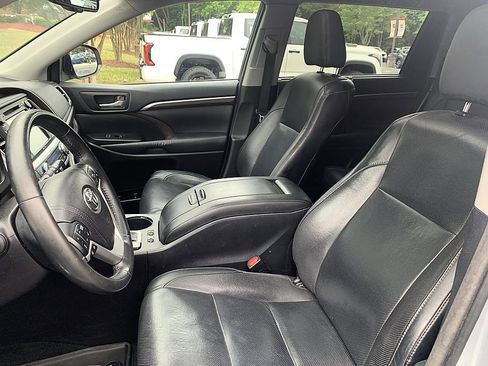 Used 2015 Toyota Highlander Limited FWD image 10