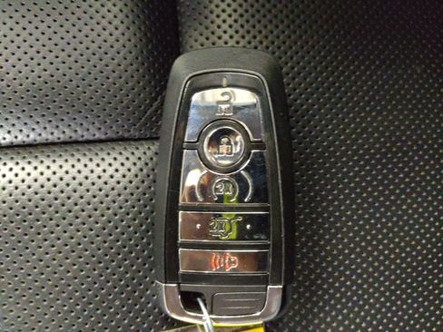 Used 2022 Lincoln Corsair w/ Premium Package image 32