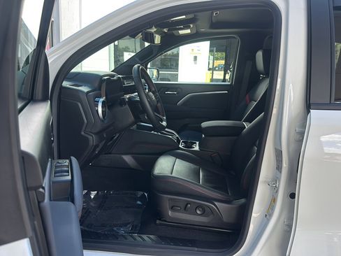 Used 2024 Chevrolet Colorado Z71 w/ Z71 Convenience Package 2 AWD/4WD image 12