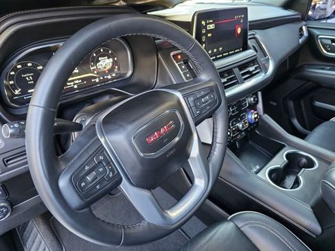 Used 2023 GMC Yukon XL SLT w/ SLT Luxury Package image 17