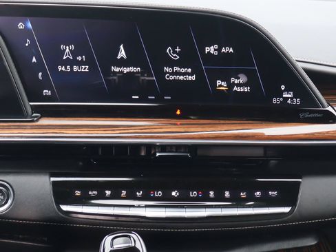 Used 2024 Cadillac Escalade Premium Luxury RWD image 16